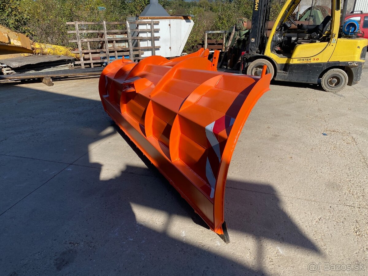 Predám snehovú radlicu 3m záber - 5