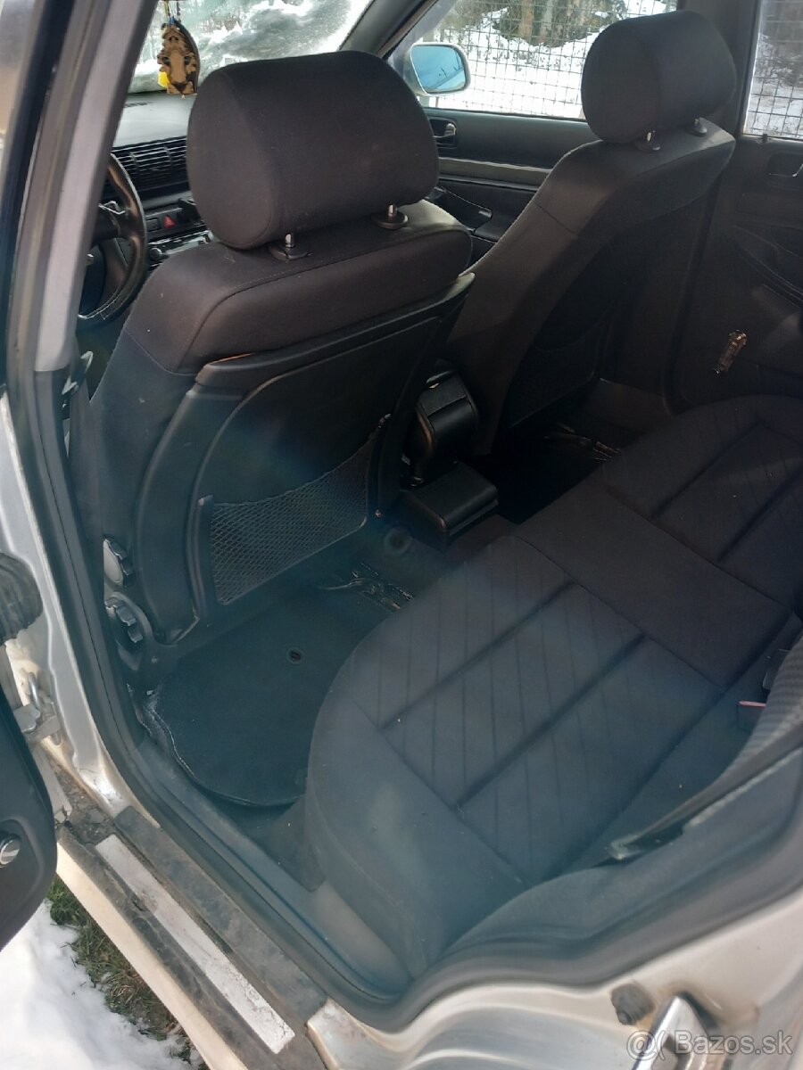 Predám audi a4b5 avant 1.9tdi.81 kW.Rv.2000. - 5