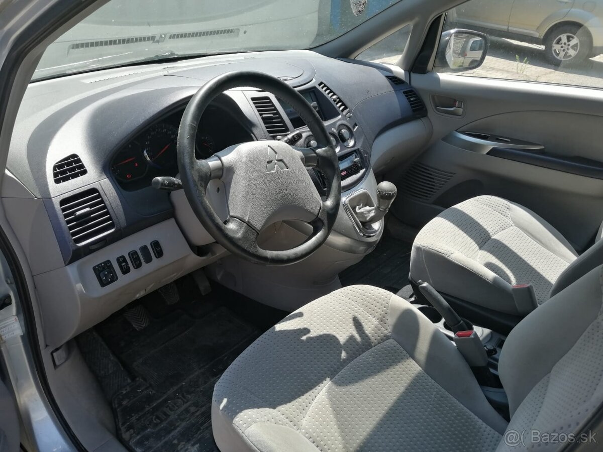 Mitsubishi Grandis 2.4B - 5