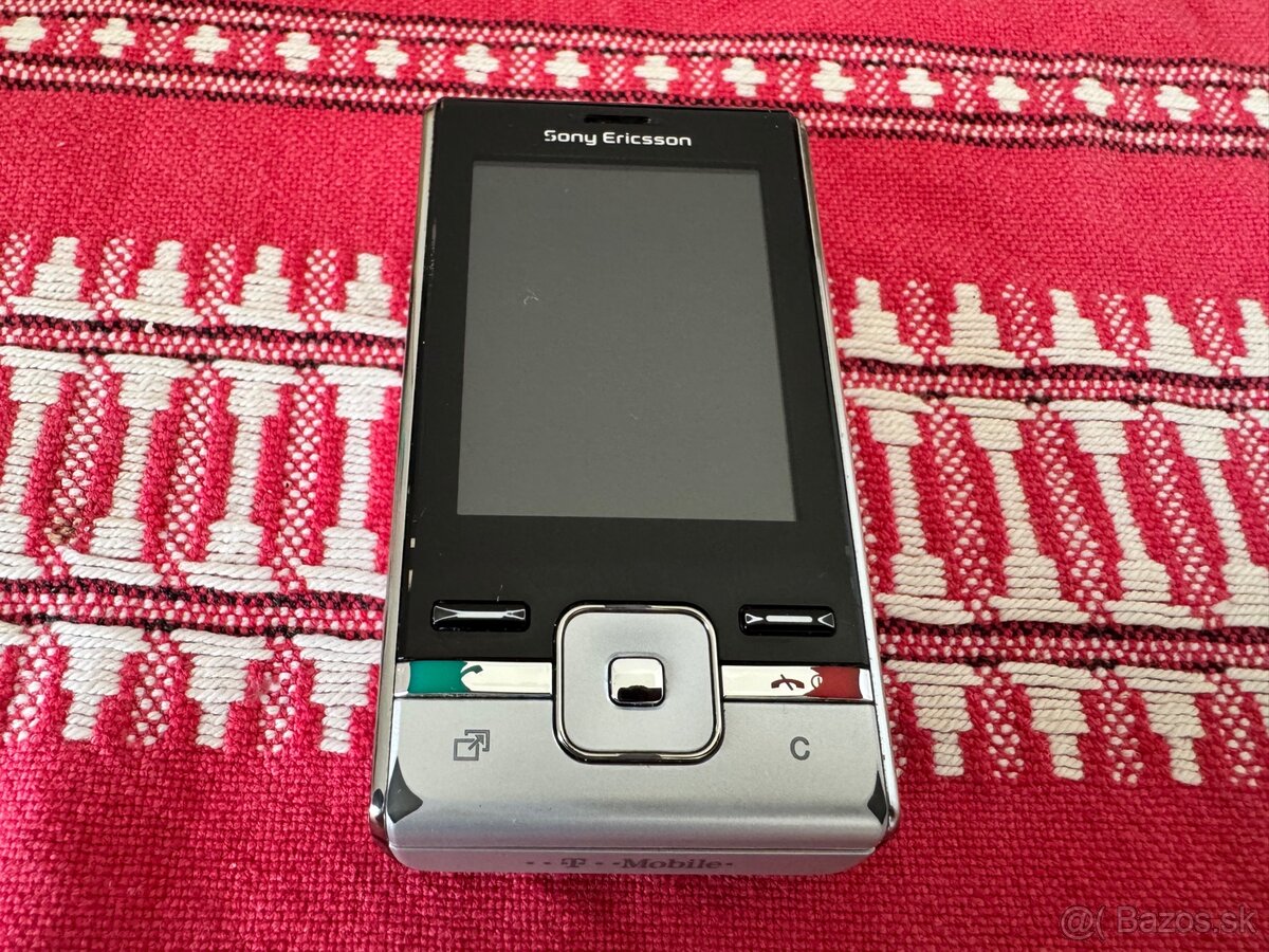 Sony Ericsson T715 - 5