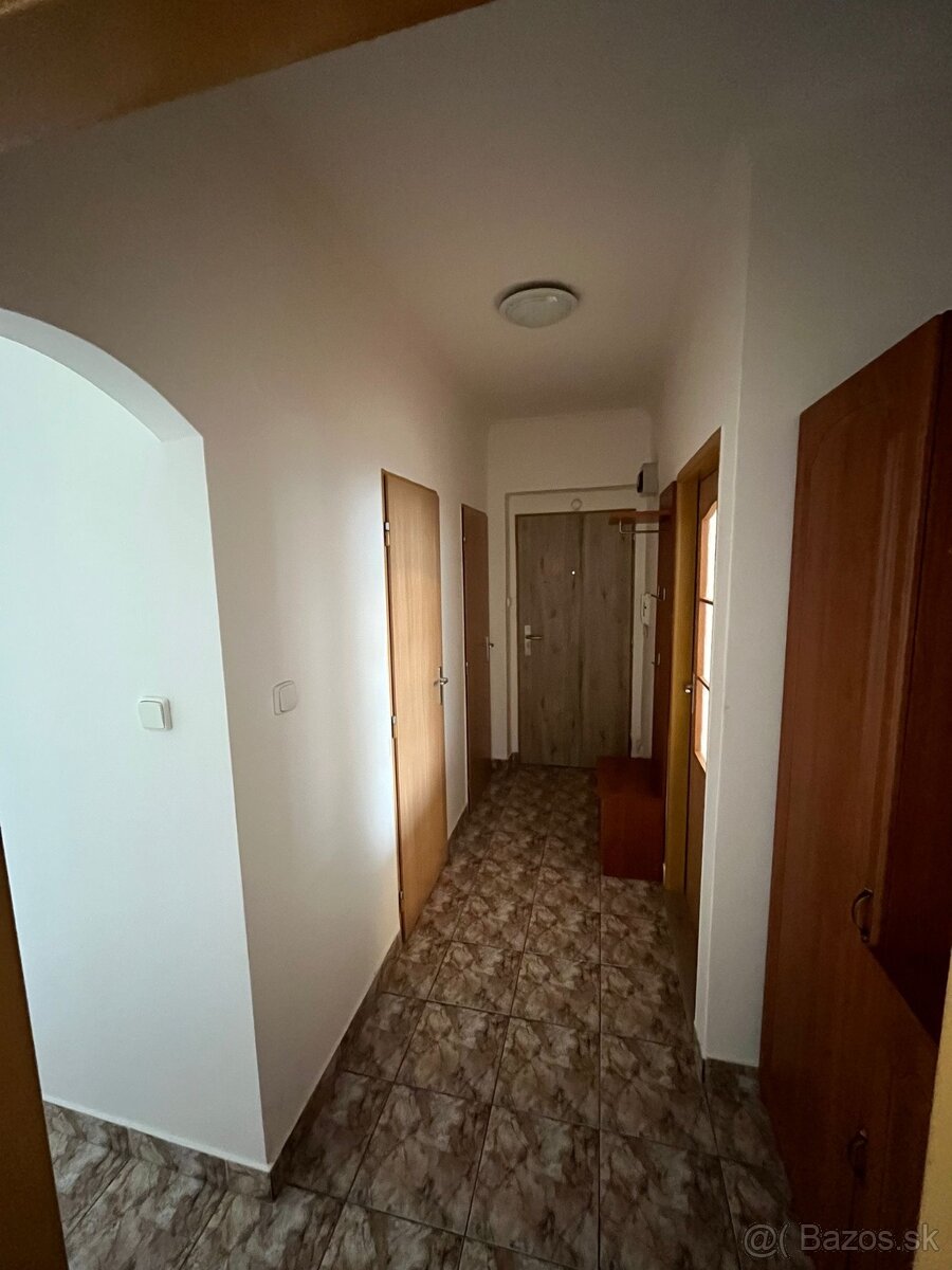 3-izbový byt (65 m²) s balkónom – HLOHOVEC- voľný ihneď - 5