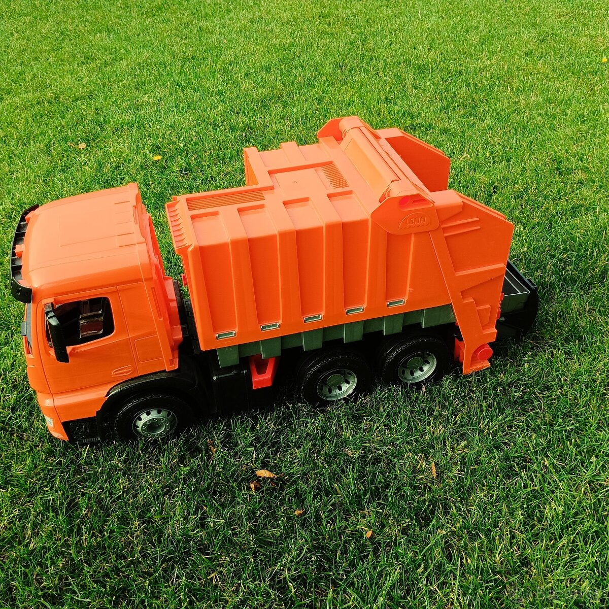 Veľké smetiarske auto a žeriav - 5