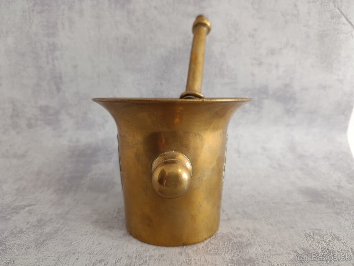 Starý mosazný mažiar s tloukem a erbem - 5