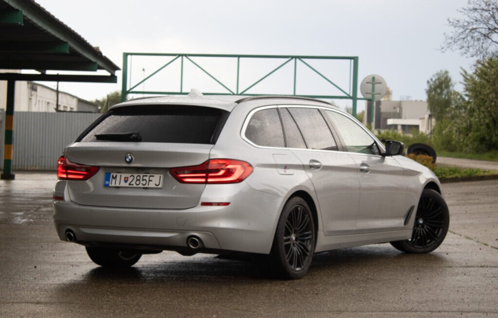 BMW 520d Touring z roku 2017 - 5