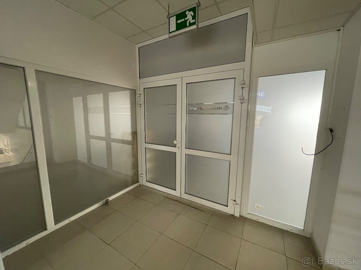 Prenájom 200m2 obchodných priestorov, prízemie Living centra - 5