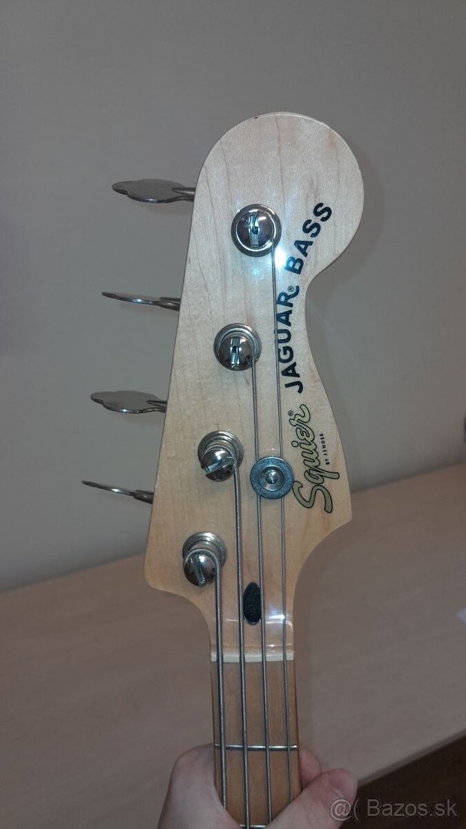 Squier Jaguar Bass - 5