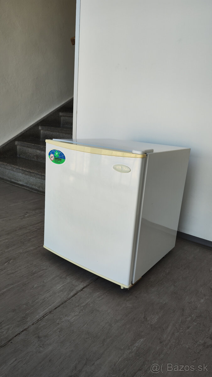 Mini chladnička Daewoo FR-061 - 5