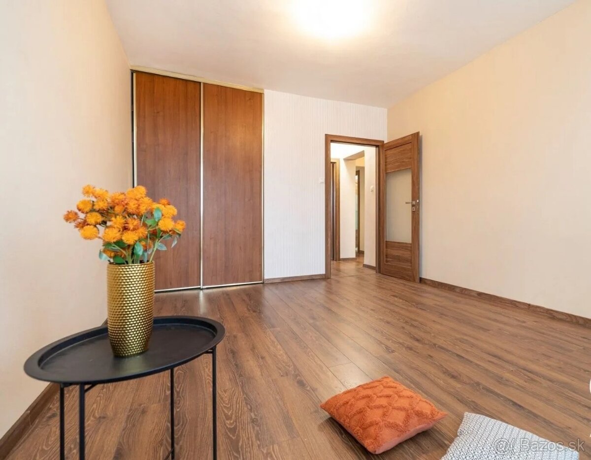 Veľký,krásny,slnečný 3 izb. byt s balkónom, ul.Ružová,Levice - 5