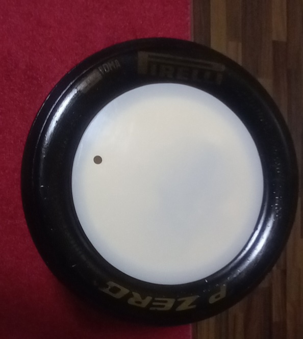 Stôl z pneumatiky formule 3000 - 5