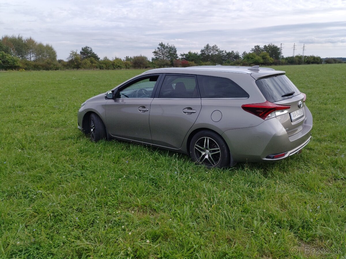 Toyota Auris Touring Sports - 5