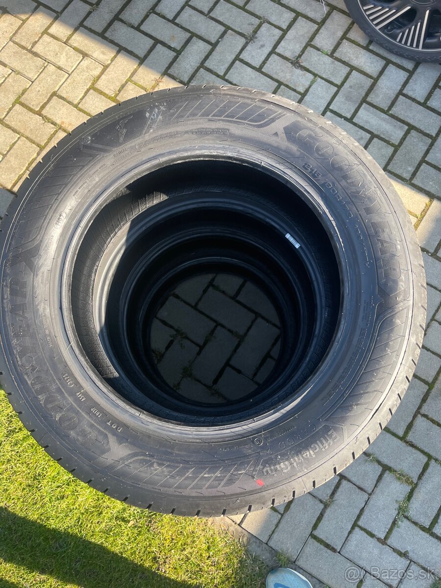 Nove Goodyear Efficiency Grip Cargo2 215/60 R17C 109/107H - 5