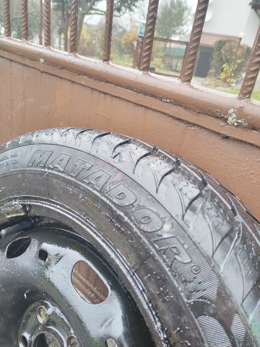 Predám zimné pneumatiky R14 gumy disky Peugeot - 5
