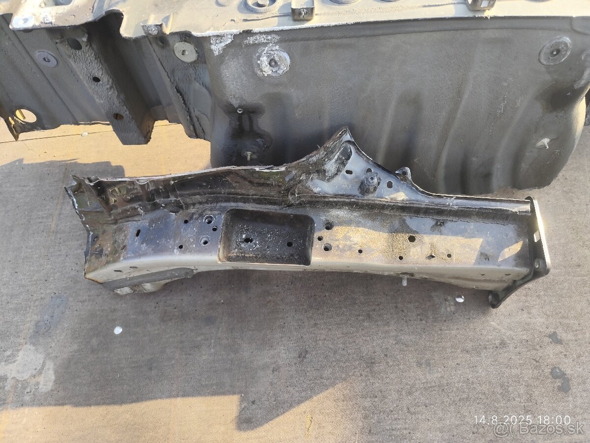 Škoda Octavia IV díly nosník,čtvrtka,podběh,celo - 5