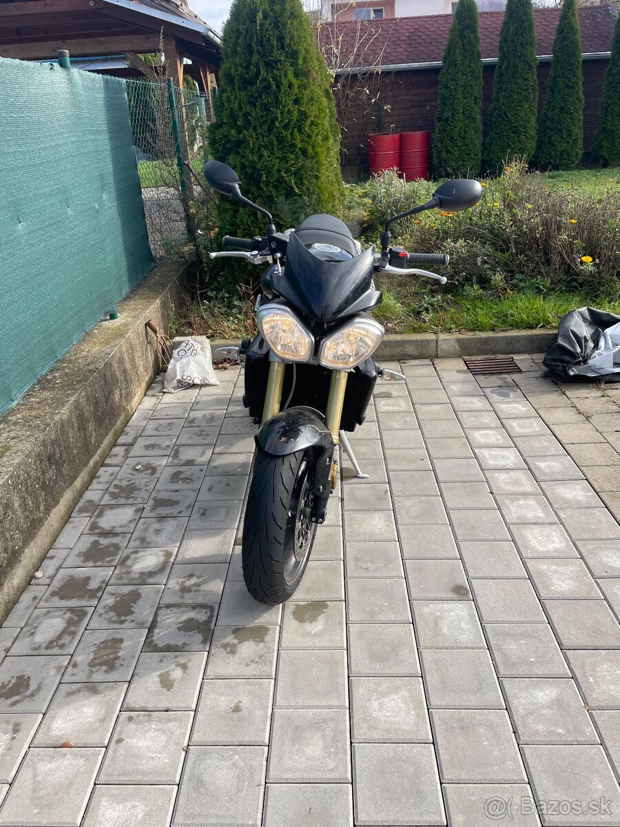 TRIUMPH STREET TRIPLE 675 - 5