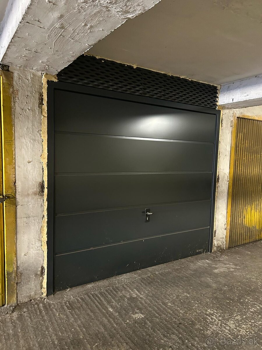 Garáž Pionierska - 5