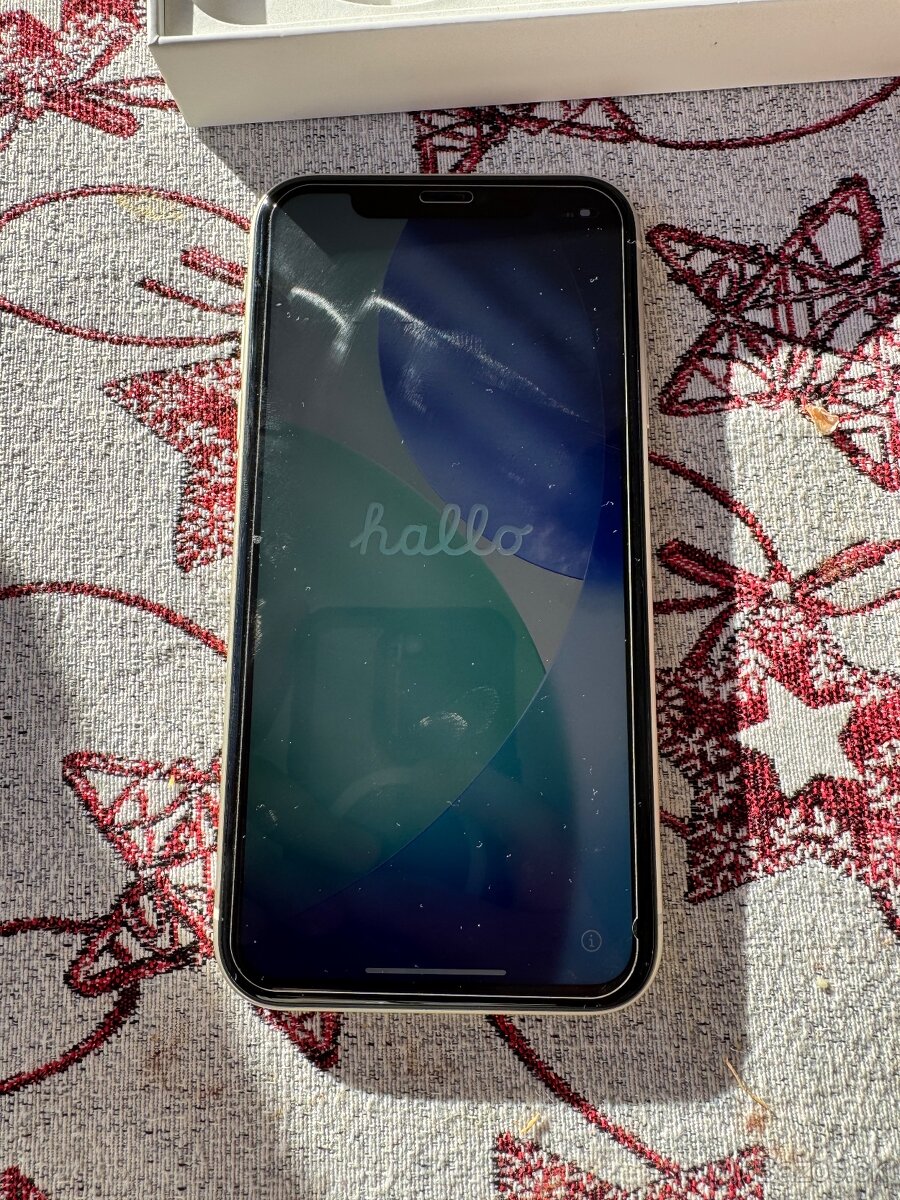 PREDÁM IPHONE 11 - 5