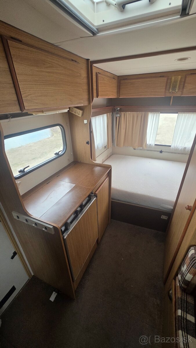 Obytny prives Roller Palace 400 - strieska, Truma - 5