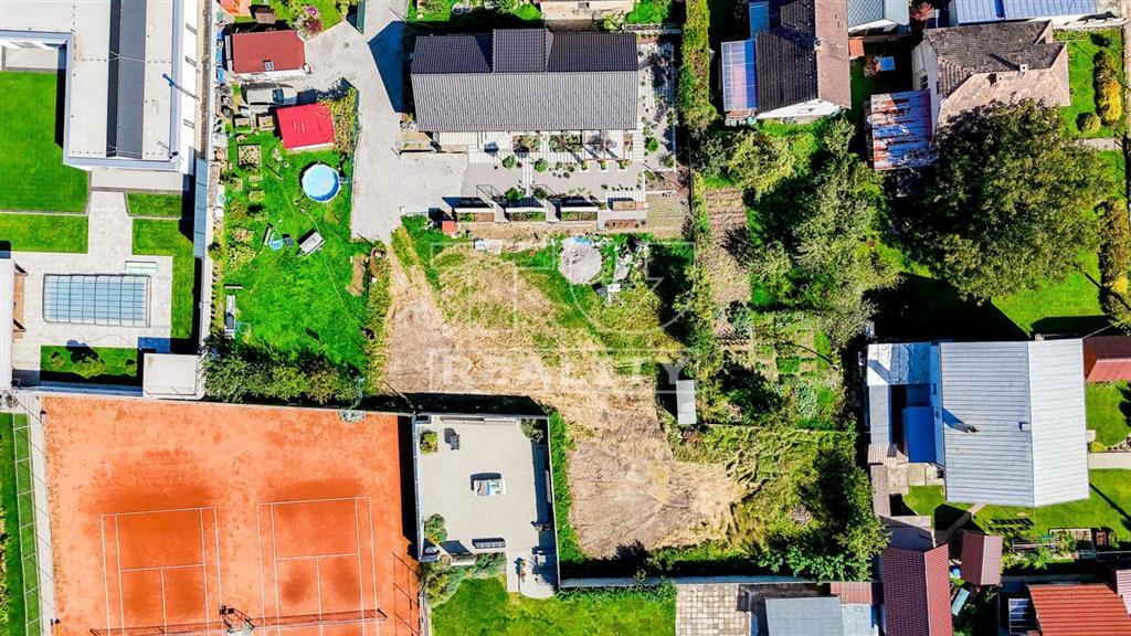 Na predaj pozemok so stavebným povolením - Dražkovce - 5