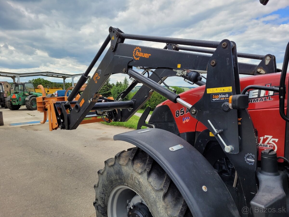 Traktor s čelním nakladačem - 5