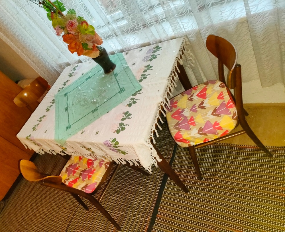 Retro set stôl + stoličky + bonus - 5