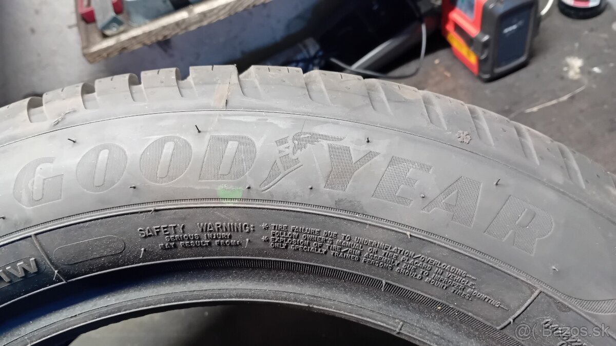 Goodyear Vector 4Seasons Gen-3 225/55R17 - 5