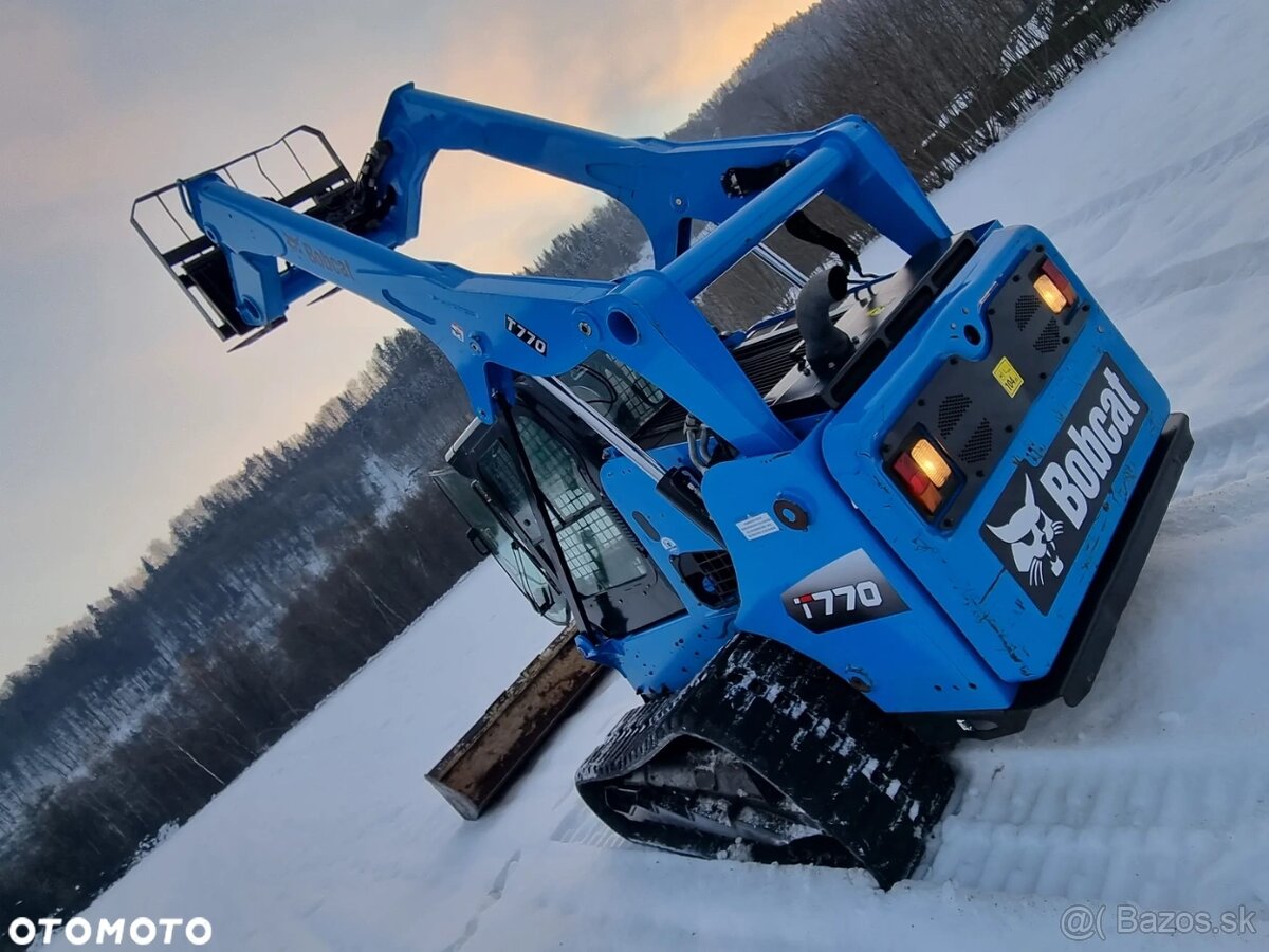 Pásový nakladač Bobcat T770 s nosnosťou 2,5 tony. Americký v - 5