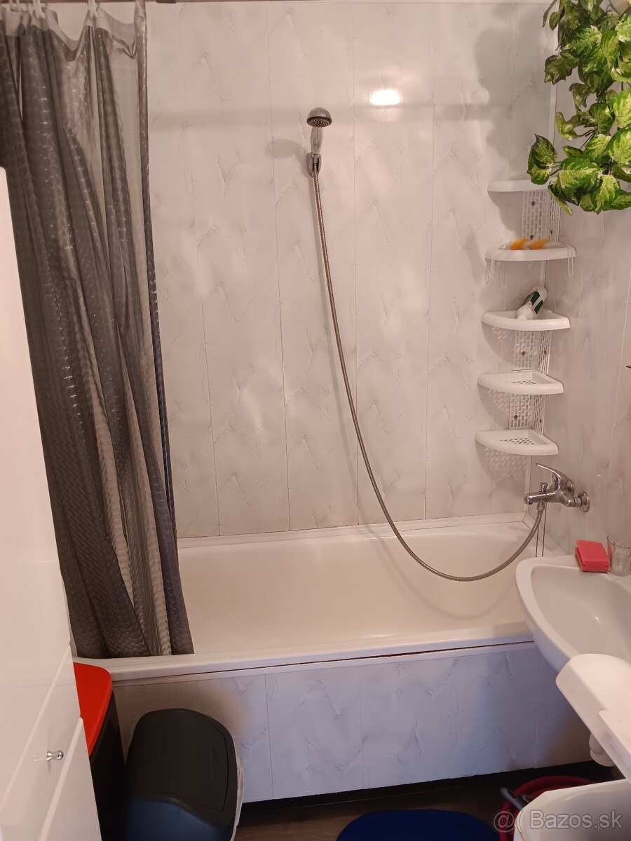 Na dlhodobý prenájom 4 izbový byt, Sečovce - 5