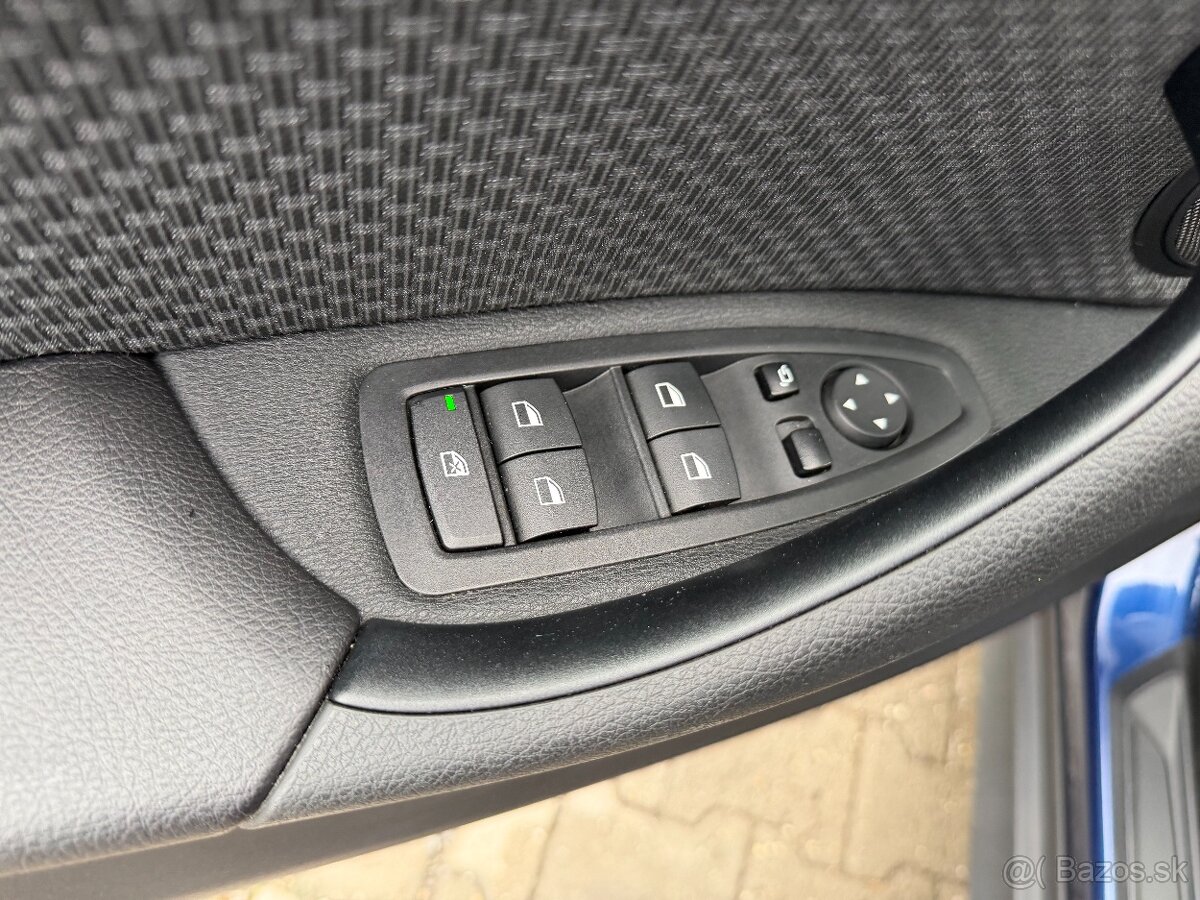 BMW X1 xDrive 18d Advantage A/T - 5