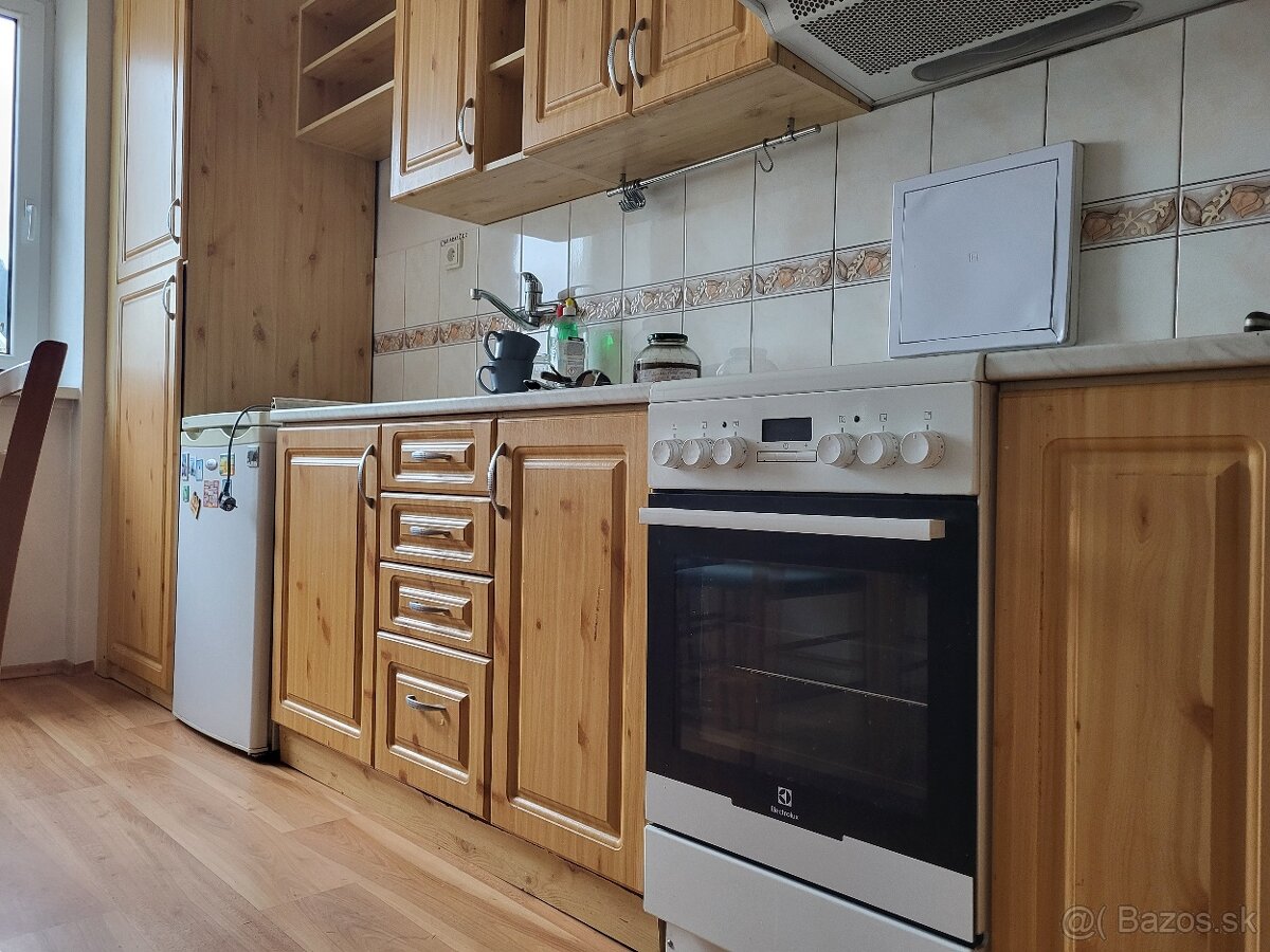 Výborný byt aj s výťahom na námestí vo Valaskej za dobrú cen - 5