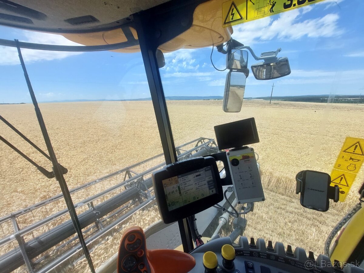 Kombajn New Holland CR9080 - 5