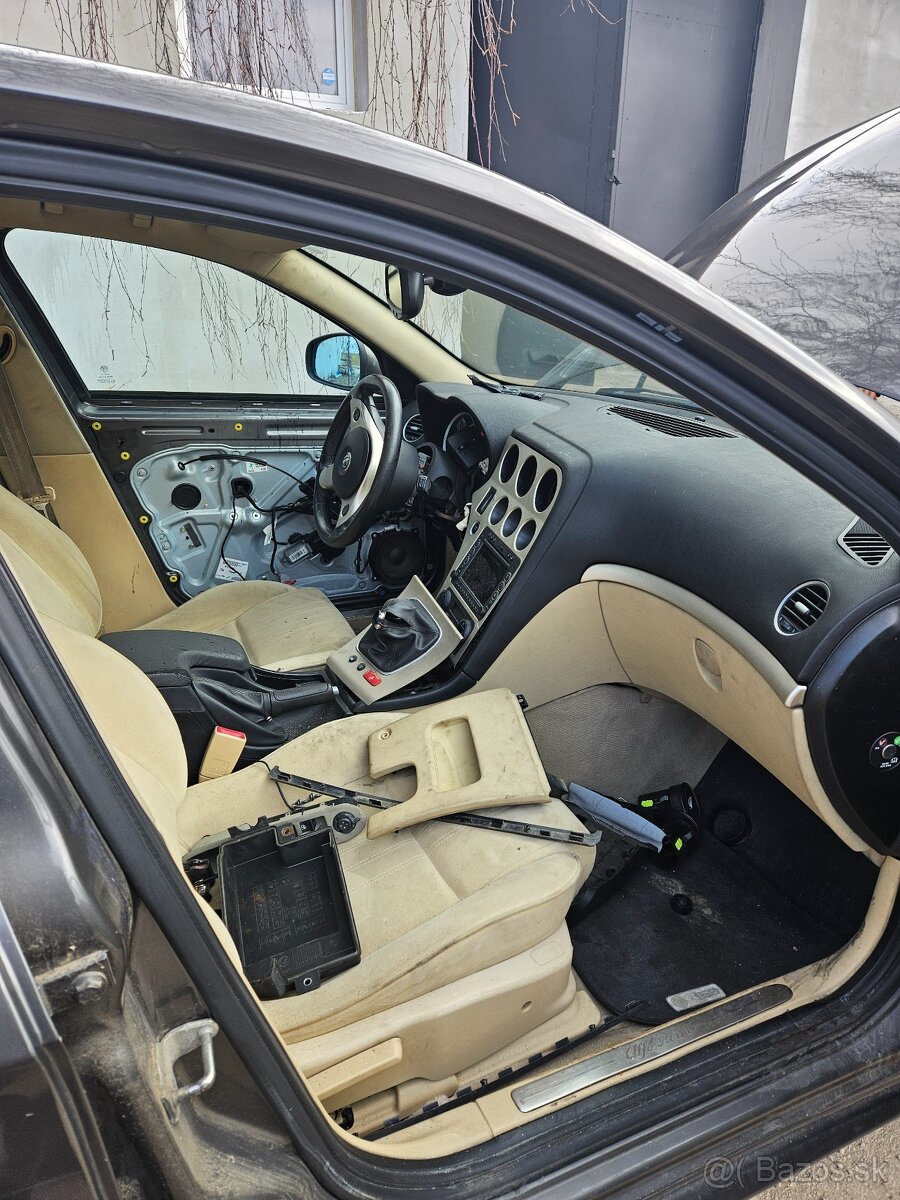 Rozpredam alfy 159 1.9 aj 2.4 jtdm - 5