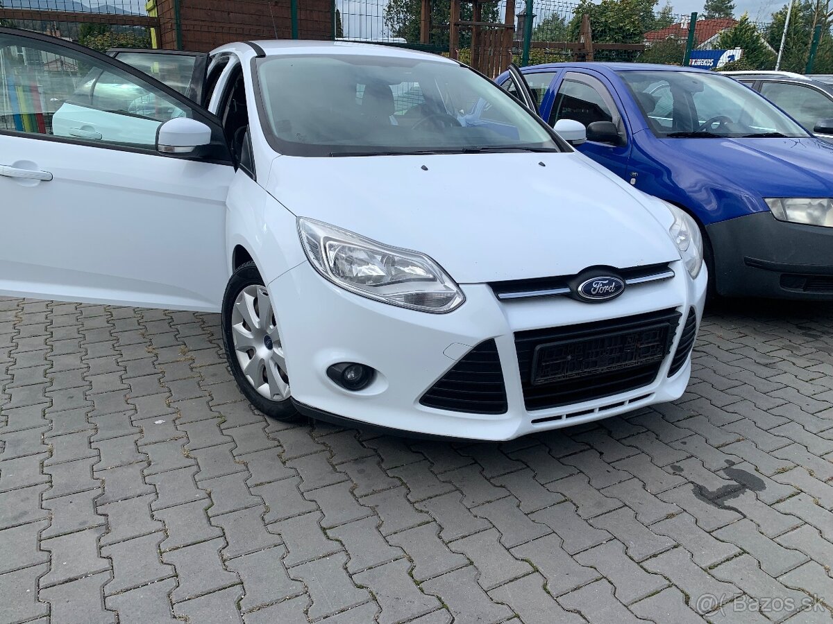 Predám Ford Focus combi 1.0 benzin rok 2013 . - 5