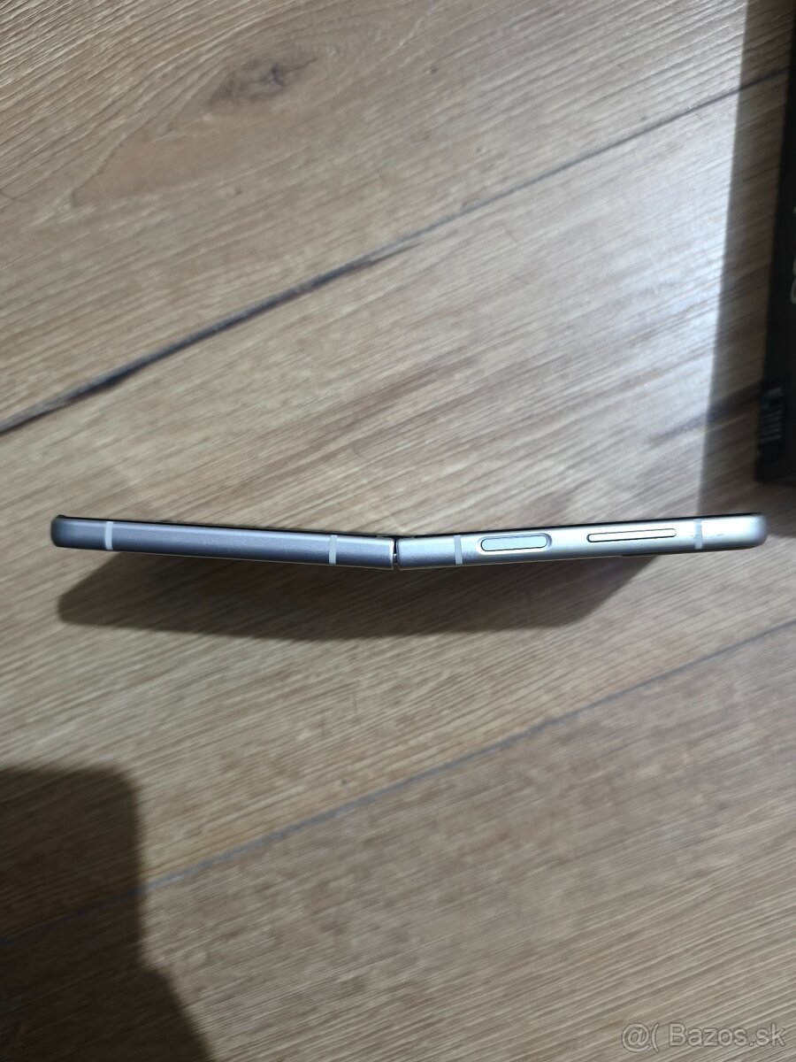 Samsung Z Flip 3 - 5