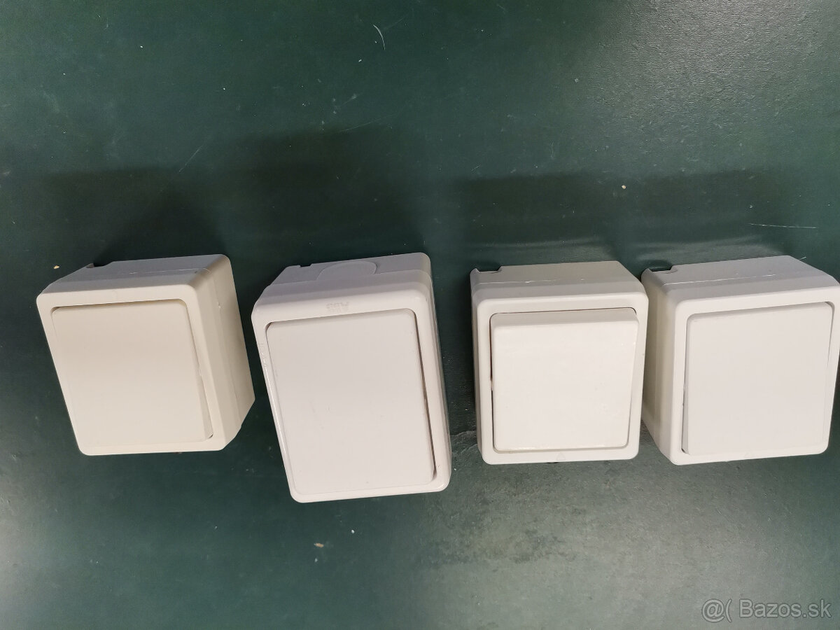 Vidlice 380 V, ističe, vypínače, zásuvky. - 5