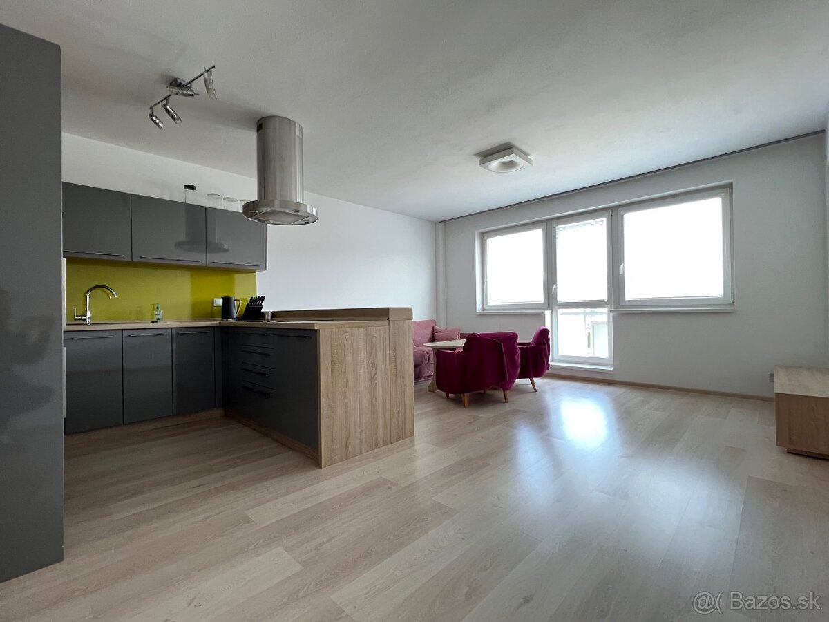 TRIOREALITY - Priestranný 2-izb byt na prenájom - 60 m2 - 5