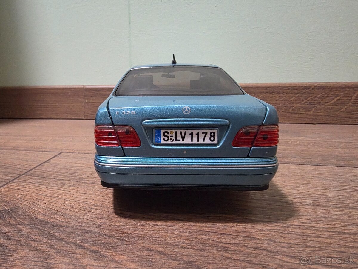 Mercedes Benz E320 W210 E-Klasse Model 1:18 - 5