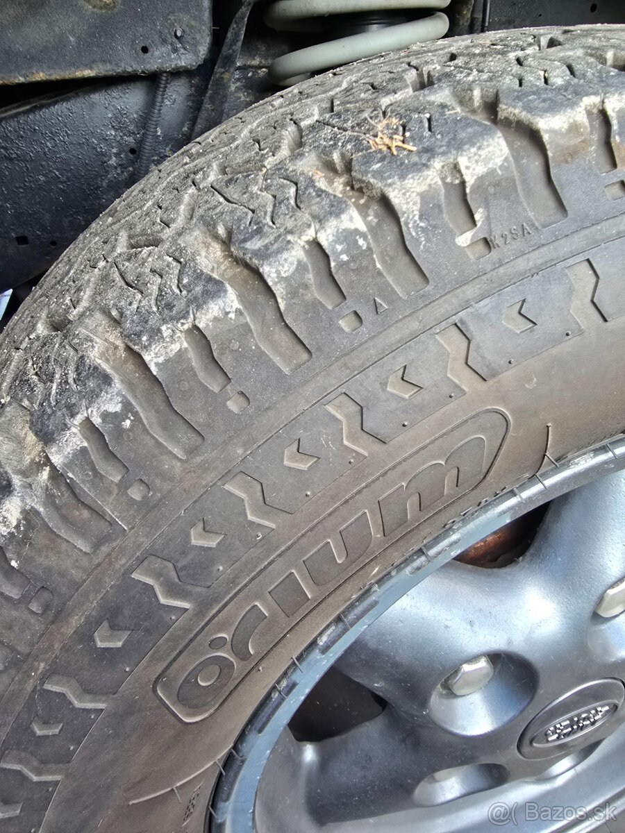 Predam pneumatiky 235/70 R16 AT