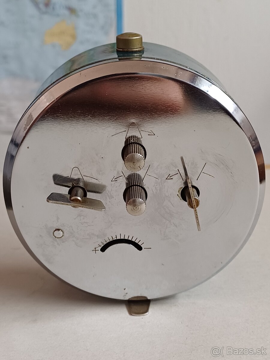 Pekny starši retro mechanicky budik PRIM - 5