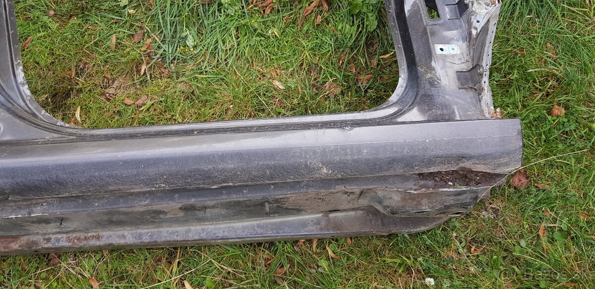 Superb 2 kombi pravý podbeh (bočnica)08-15 - 5