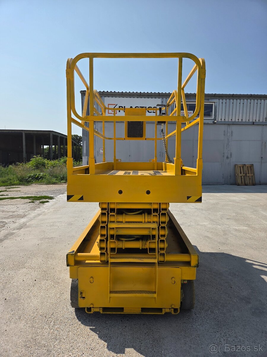 Nožnicová pracovná plošina Haulotte Compact 12 - 5