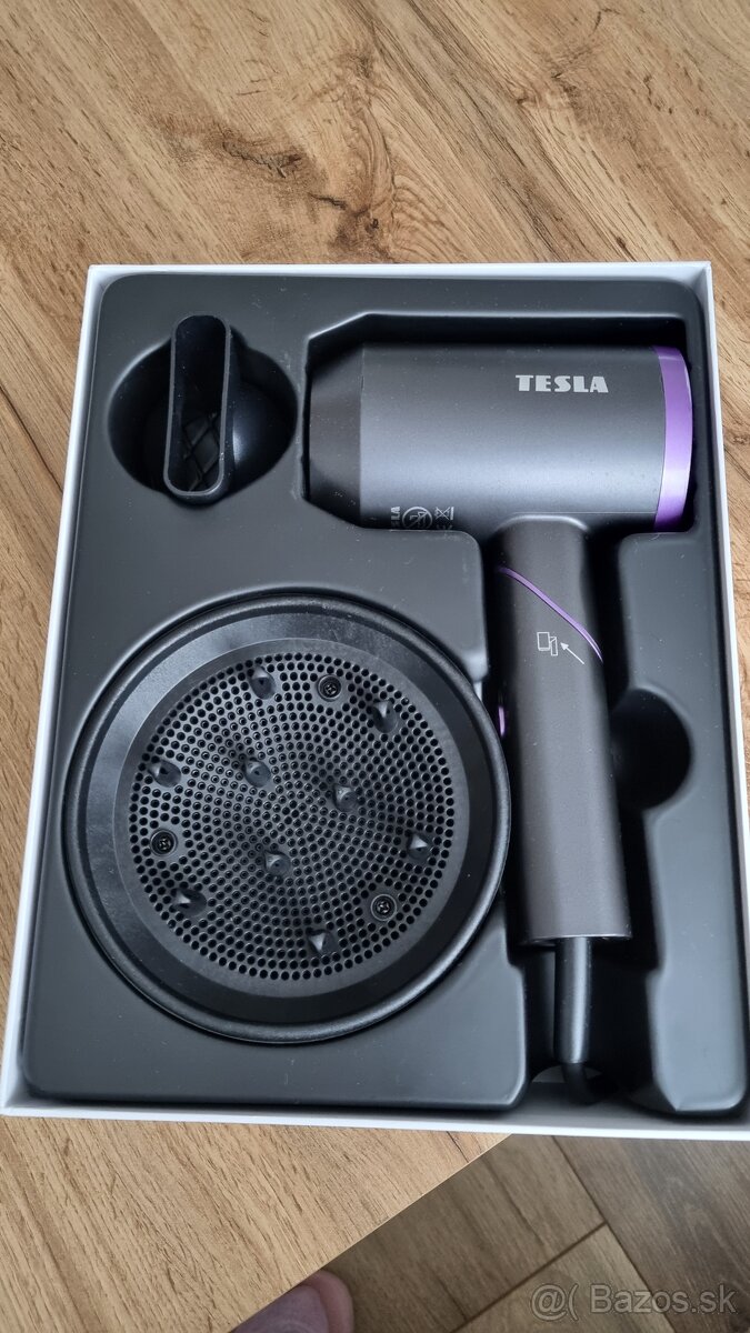 Skladací sušič vlasov značky Tesla. - 5