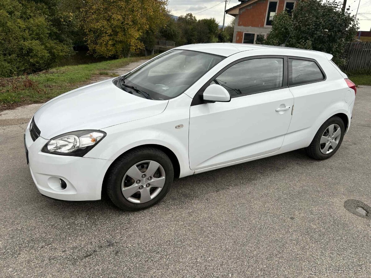 Predam Kia ceed 1,6 crdi - 5