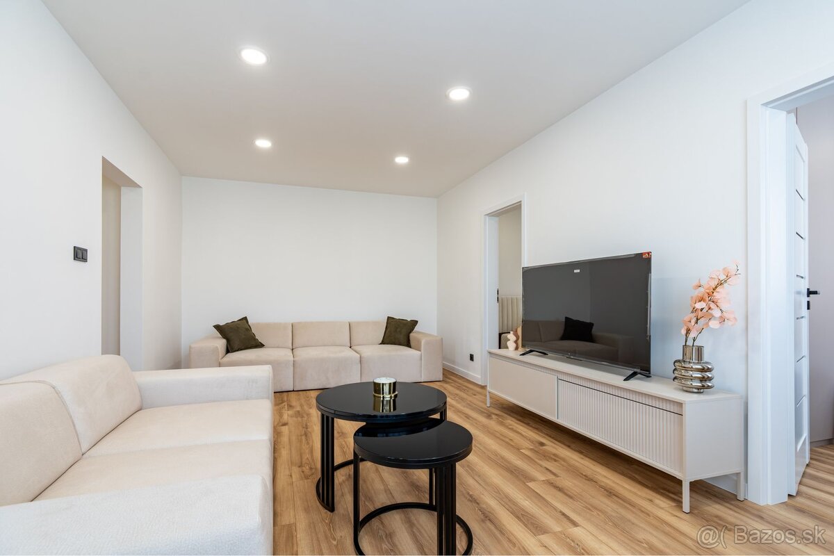 PREDANÝ - Na predaj pekný 3-izbový byt po rekonštrukcii na u - 5