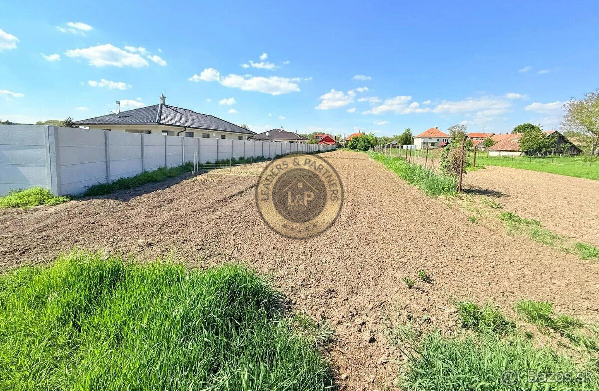 Pozemok na výstavbu domu, Malé Zálužie, IS pred pozemkomMalé - 5