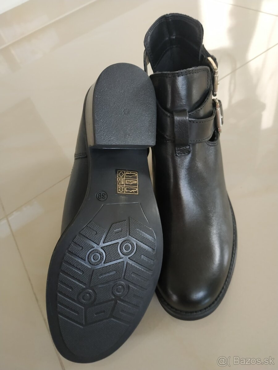 Čierne kožené čižmy, veľkosť 39 - 5
