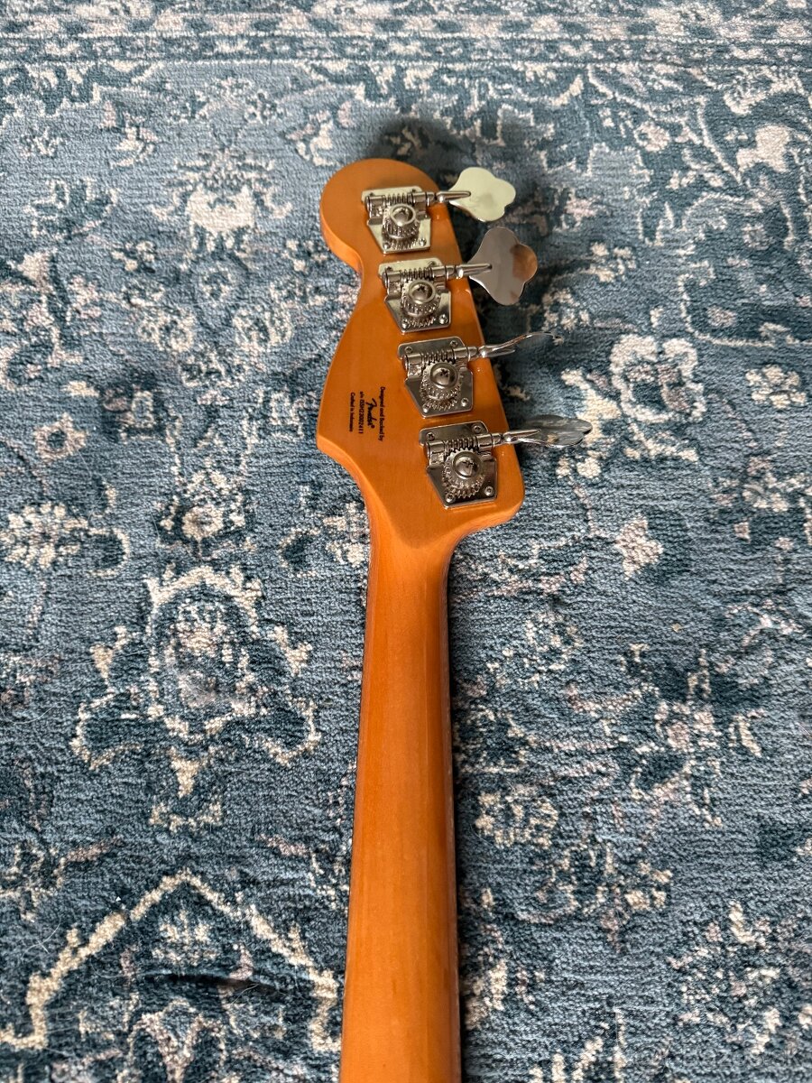 FENDER SQUIER CLASSIC VIBE JAGUAR BASS + extra pickguard - 5