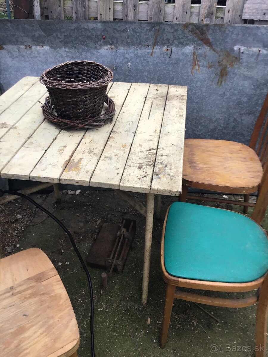 STARé STOLIčKY A STARý STôL - 5