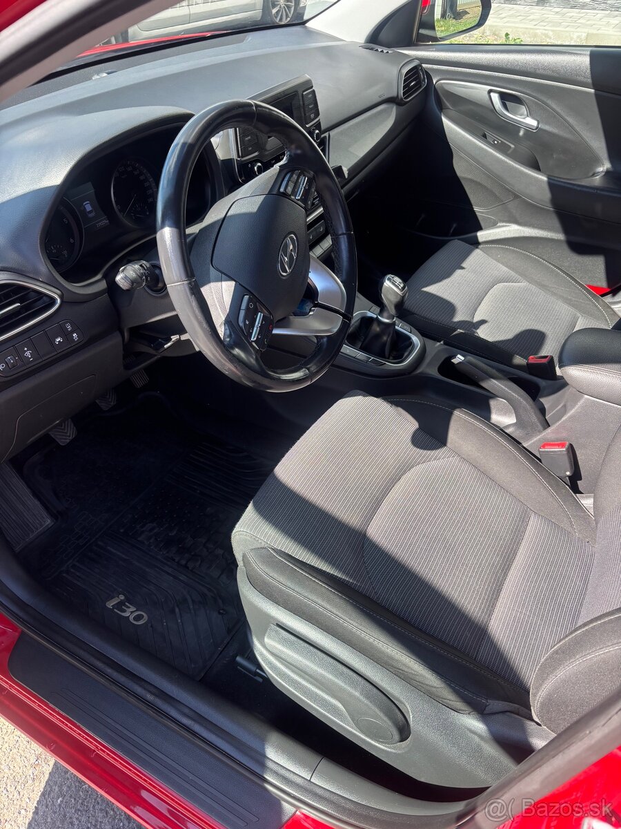 HYUNDAI i30 1.6 CRDI 85kw 6-stupňová - 5