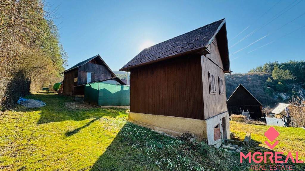 Na predaj záhradná chatka so záhradkou 244 m2 Malé Uherce - - 5