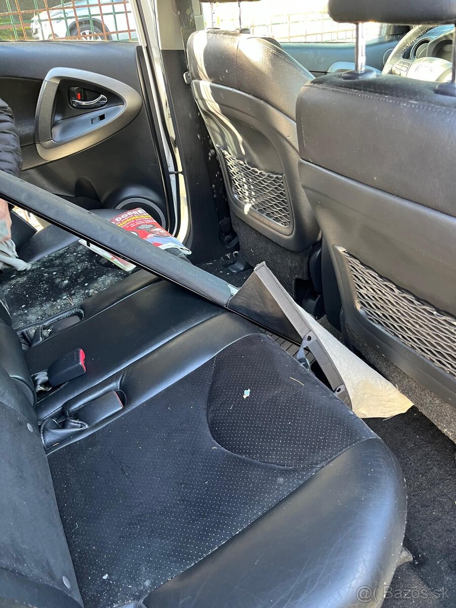 Predám Toyota RAV4 - 5